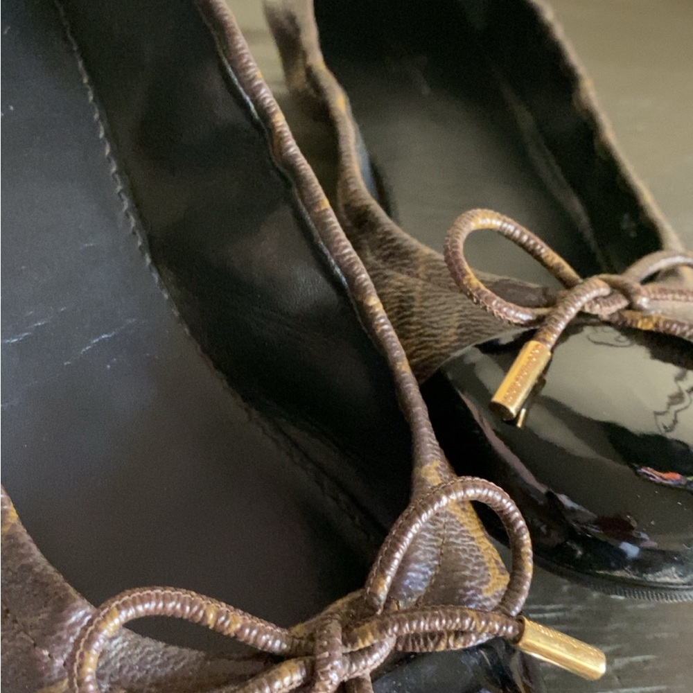 Louis Vuitton Brown Monogram Shoes - Picture 6 of 6